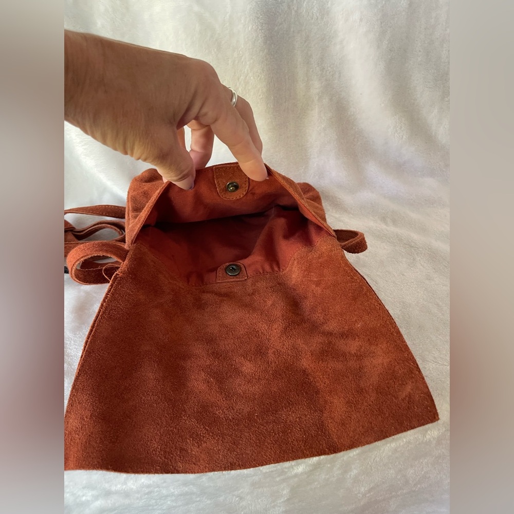 New world, market, leather Crossbody purse, rust color with tags - Picture 5 of 10